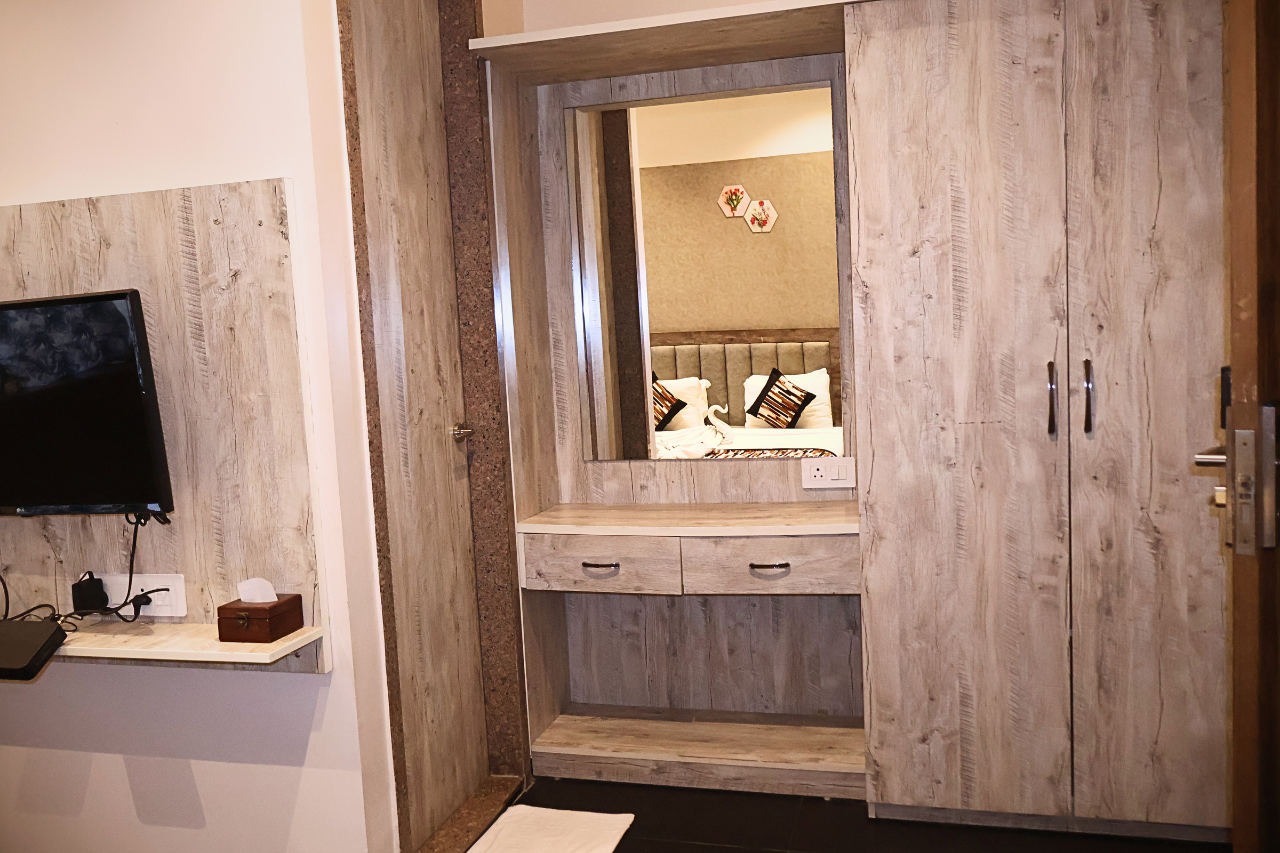 1bed-radhamngal-room1