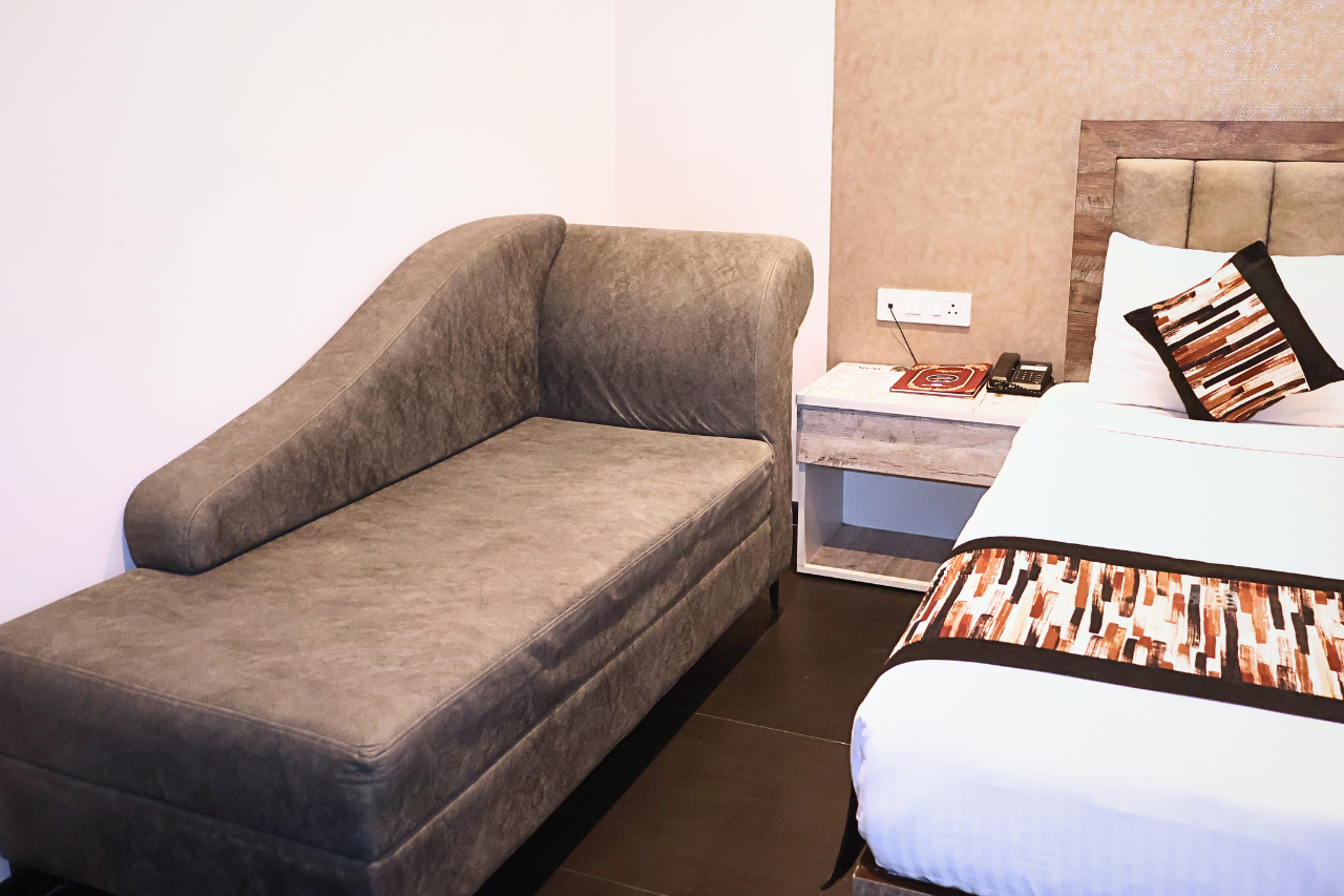 1bed-radhamngal-room4